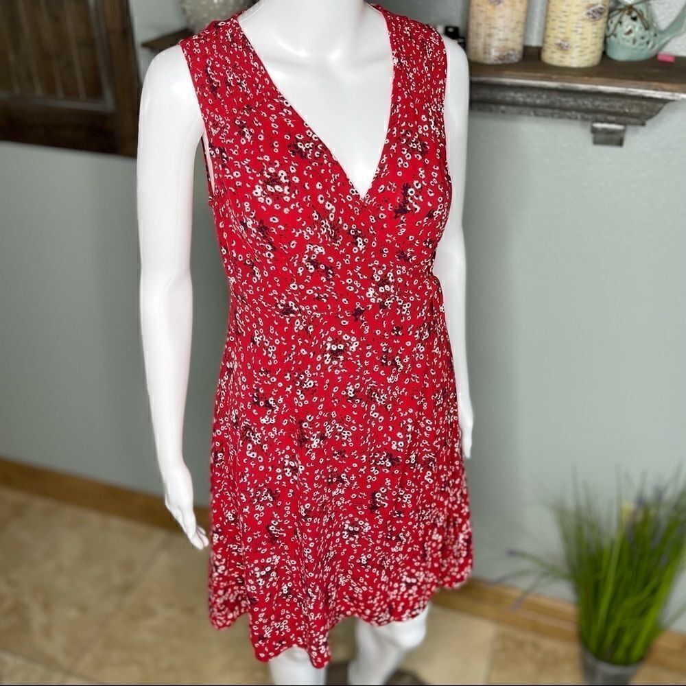 Universal Thread Red Floral Print V Neck Wrap Dress size Small - Picture 2 of 15